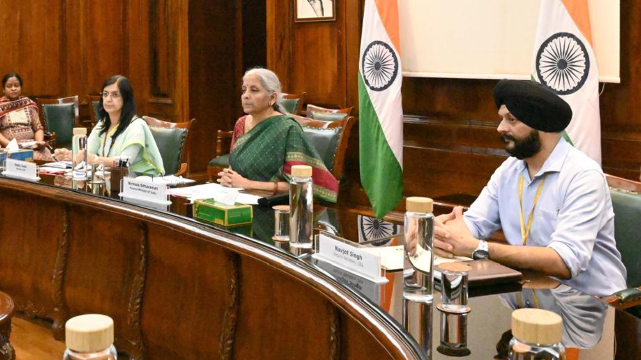 In this photo, deceased Navjot Singh is seen seated beside Union finance minister Nirmala Sitharaman. In this photo, deceased Navjot Singh is seen seated beside Union finance minister Nirmala Sitharaman.