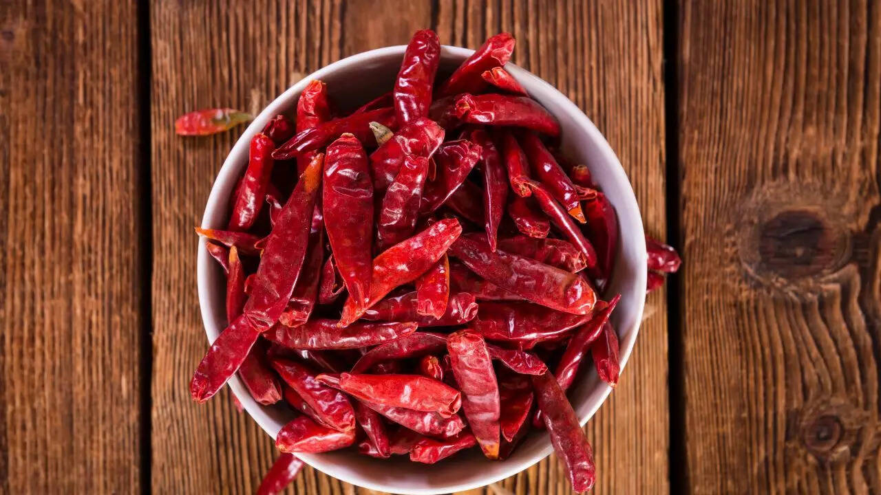 Whole red chillies to protect flour