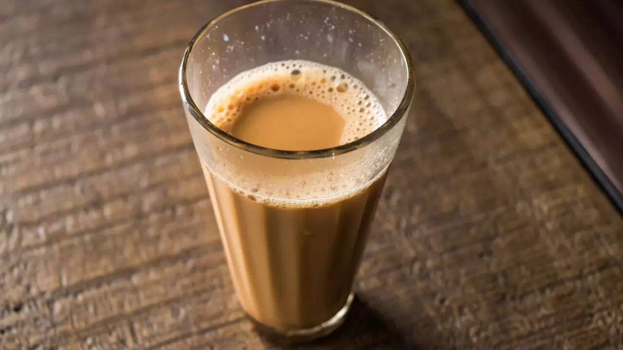 இனிப்புகளுக்குப் பிறகு பால் தேநீர் மற்றும் கருப்பு தேநீர்
