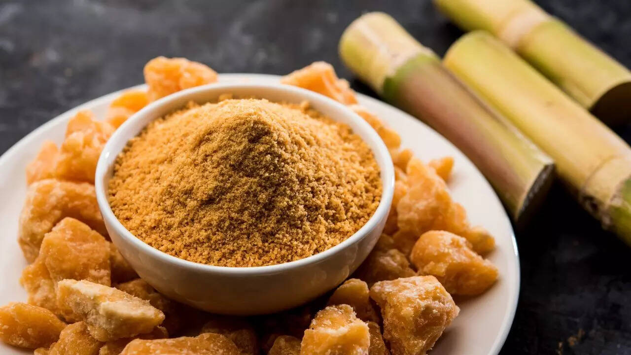 Visual inspection of jaggery to spot fake gur