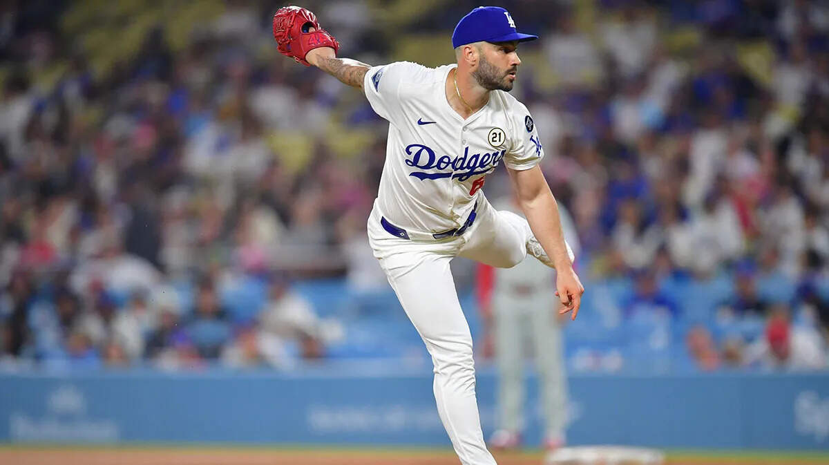 Dodgers Tanner Scott throws vs Phillies