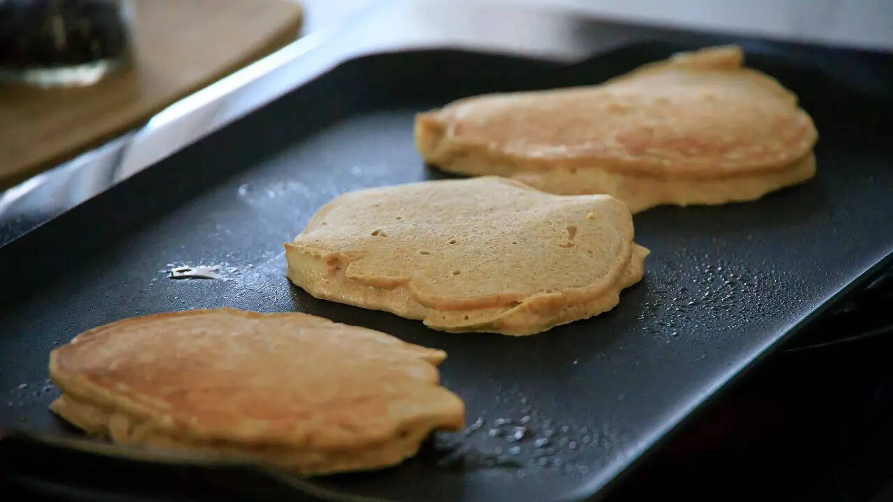 Electric griddles and hot plates