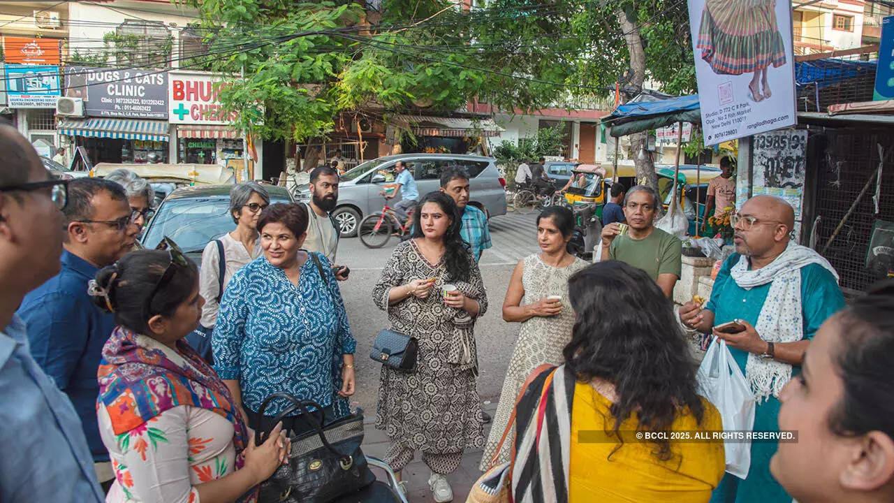 DelhiByFoot's pre-pujo walk started at Market 2 in CR Park