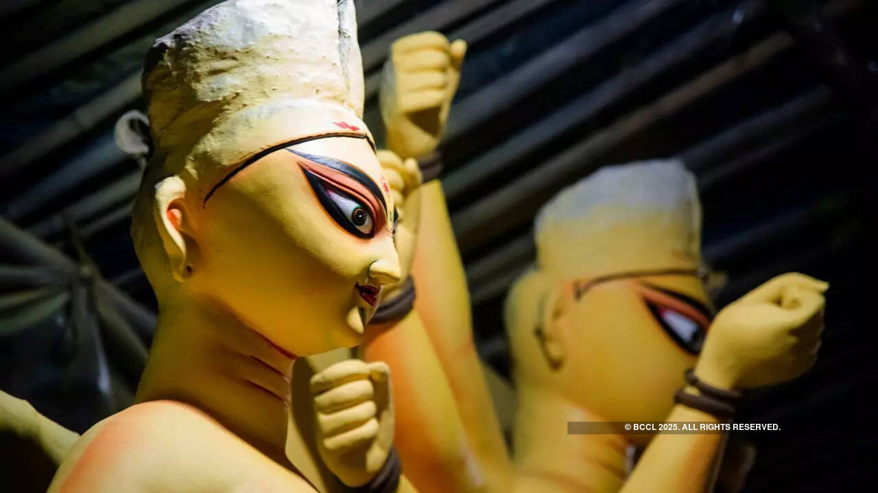 The walk experience reveals finer details of the pujo