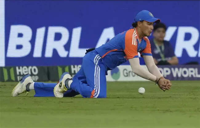 Abhishek first misjudged a regulation chance at third man when Farhan was on zero. (AFP Photo)