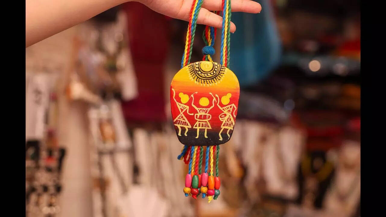 Clay neckpieces