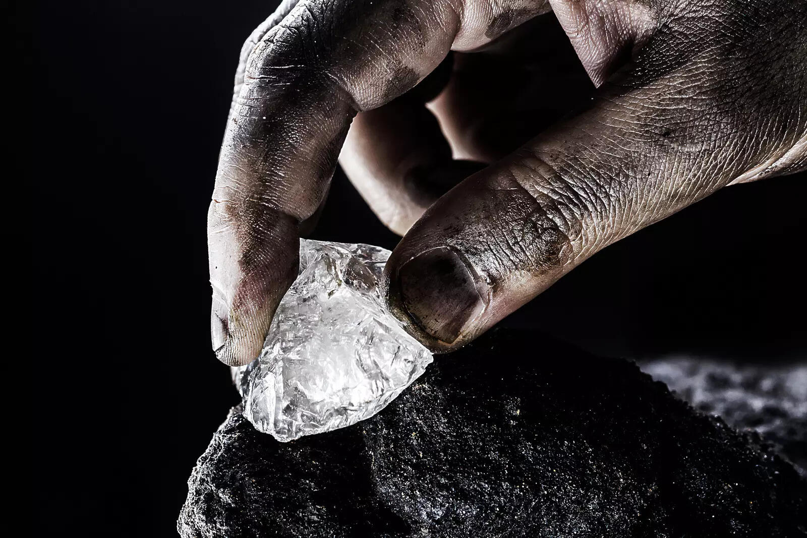 Blood diamond or Rough diamond (Photo: iStock)