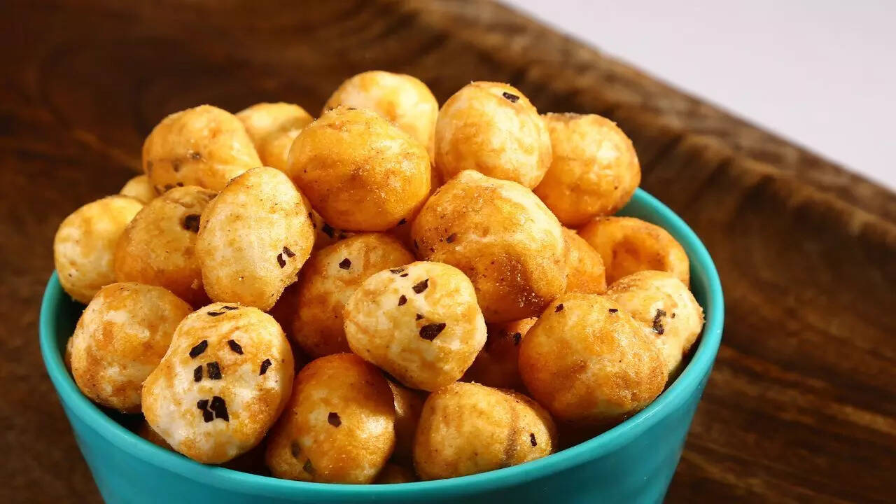 Roasted makhana is a light but powerful snack