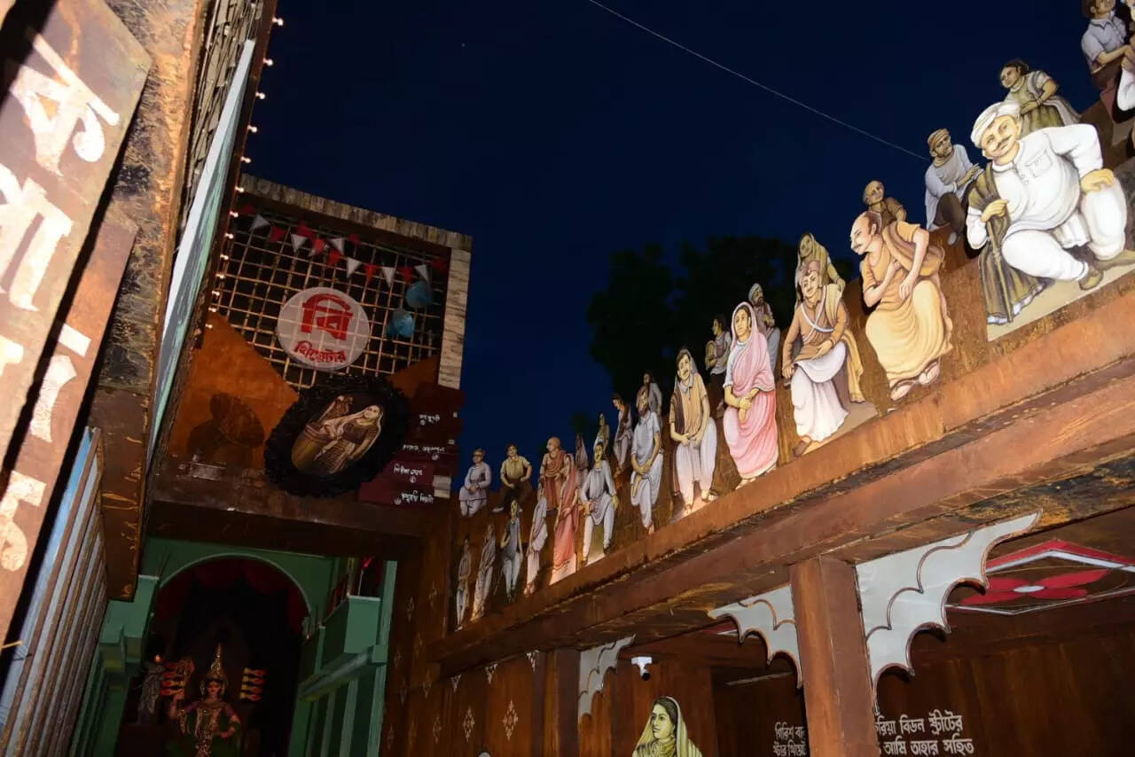 Bhowanipur 75 Palli’s 61st Durga Puja Pandal Showcasing the 2025 Theme Binodini_3