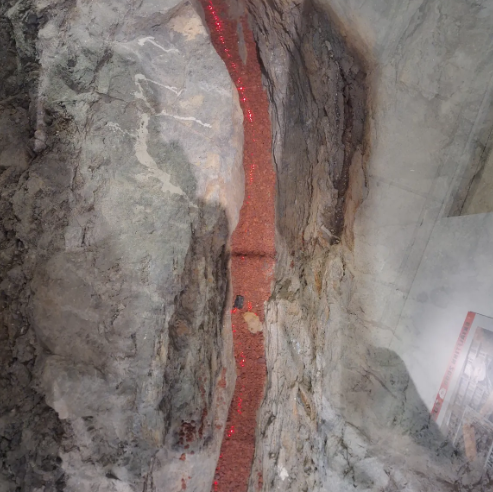 Tectonic ridge in the mall (Photo: AtlasObscura)