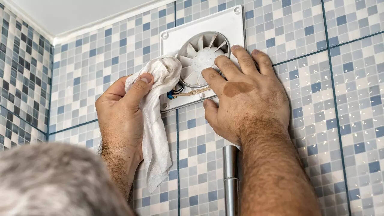 Say goodbye to greasy exhaust fans: 4 easy kitchen items to make it shine fast | Step-by-step guide to exhaust fan cleaning