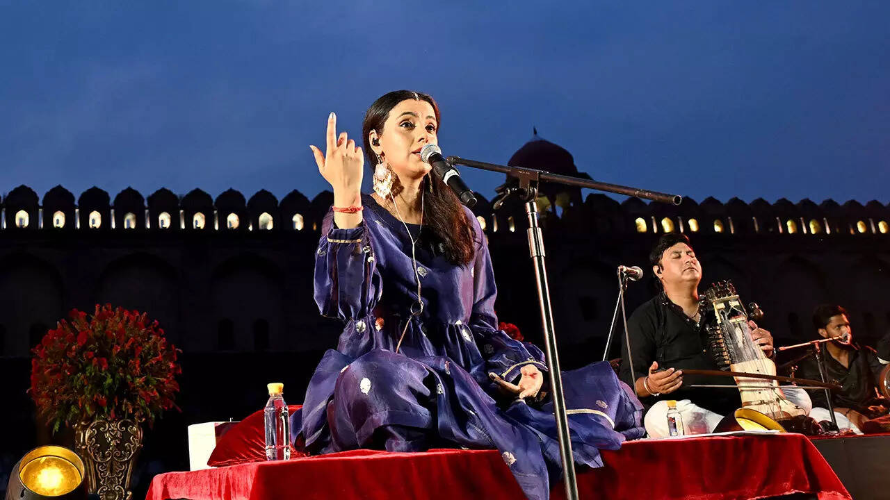 The evening's centrepiece was a mesmerising performance by acclaimed artist Deveshi Sahgal