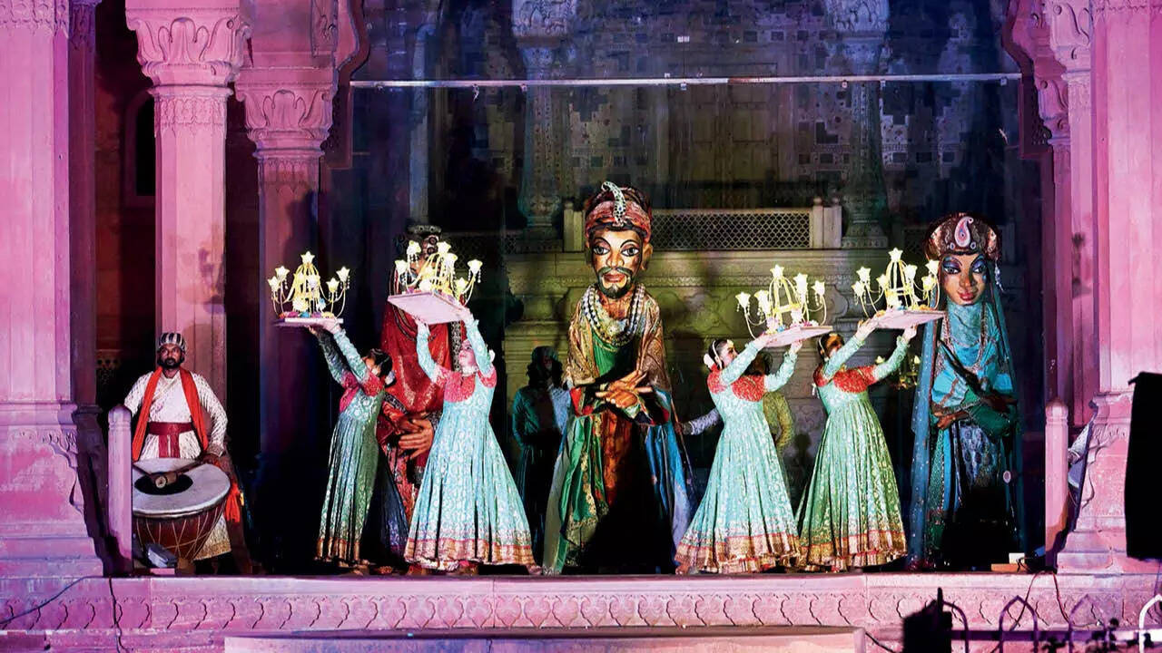 A spectacular light and sound showcase narrated in Amitabh Bachchan’s voice​