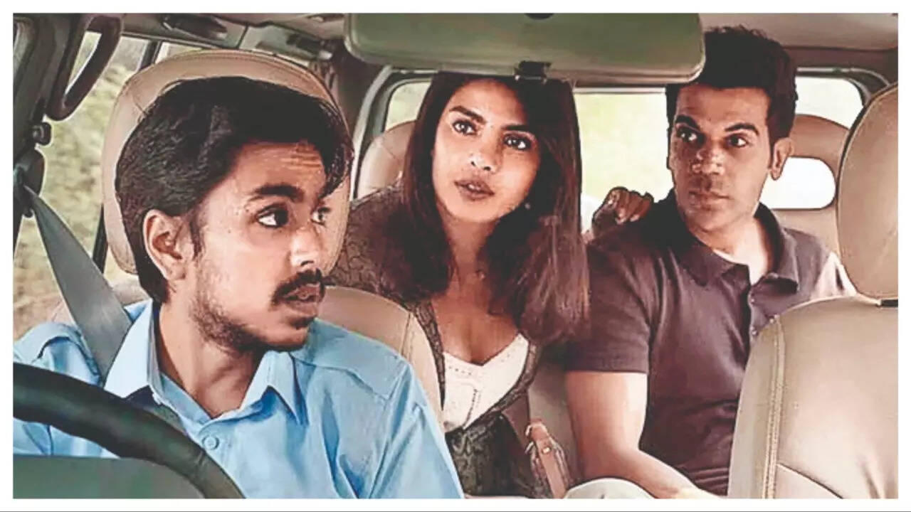 Priyanka Chopra con Jonas y el Príncipe Rao todavía de White Tiger