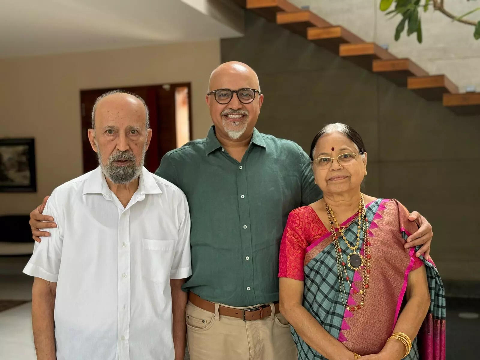 Ajit Prabhu with his parents. Father was a lawyer in Hubballi. Parents now live in Bengaluru Ajit Prabhu with his parents