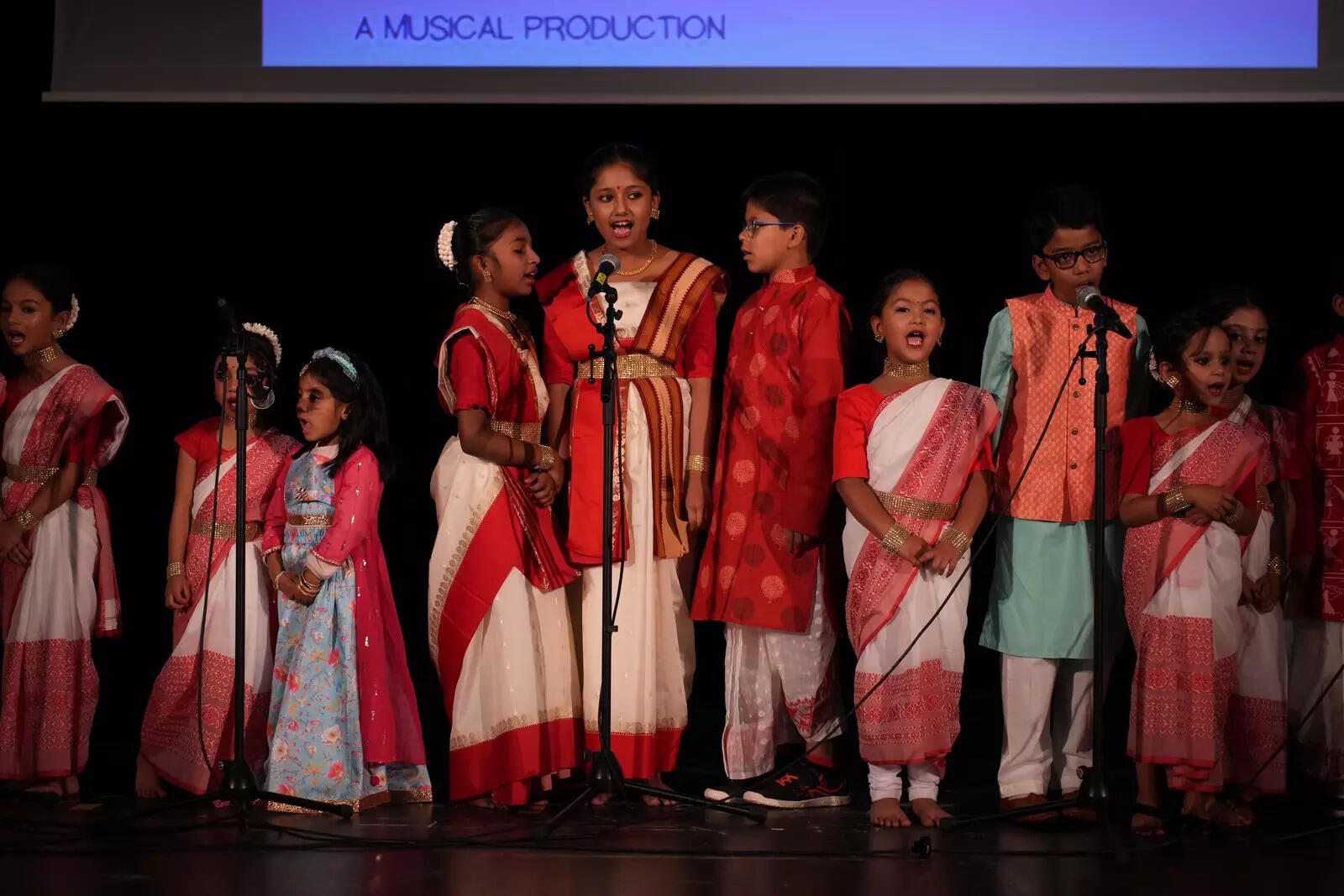 kids singing (1)