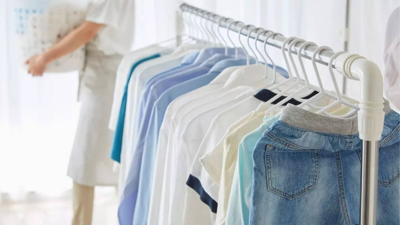 Benefits and considerations of drying clothes faster indoors with salt