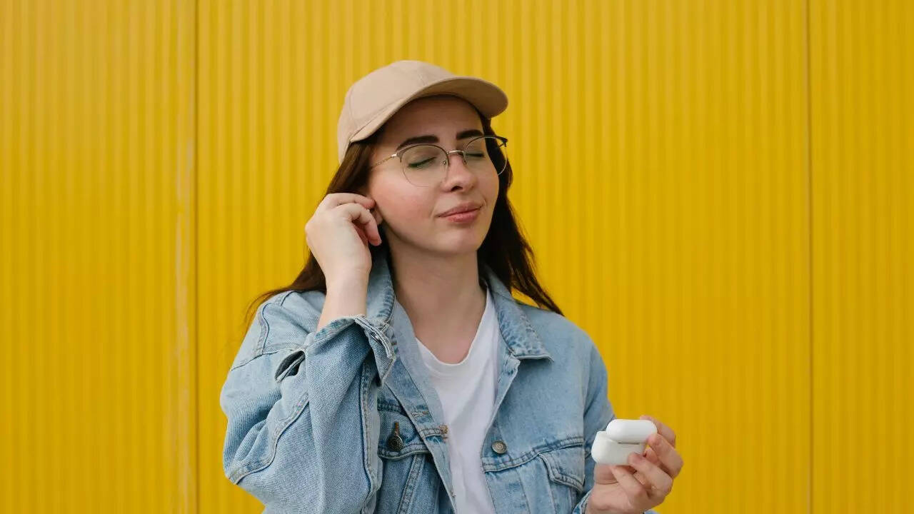 Wireless earbuds