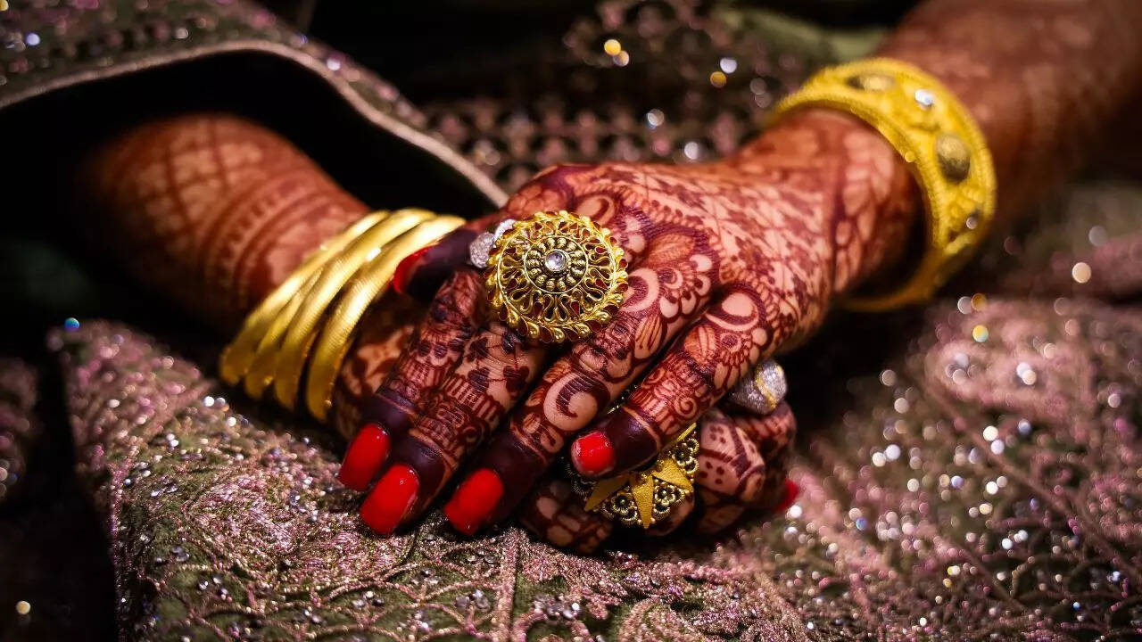 Choose fresh, high-quality henna
