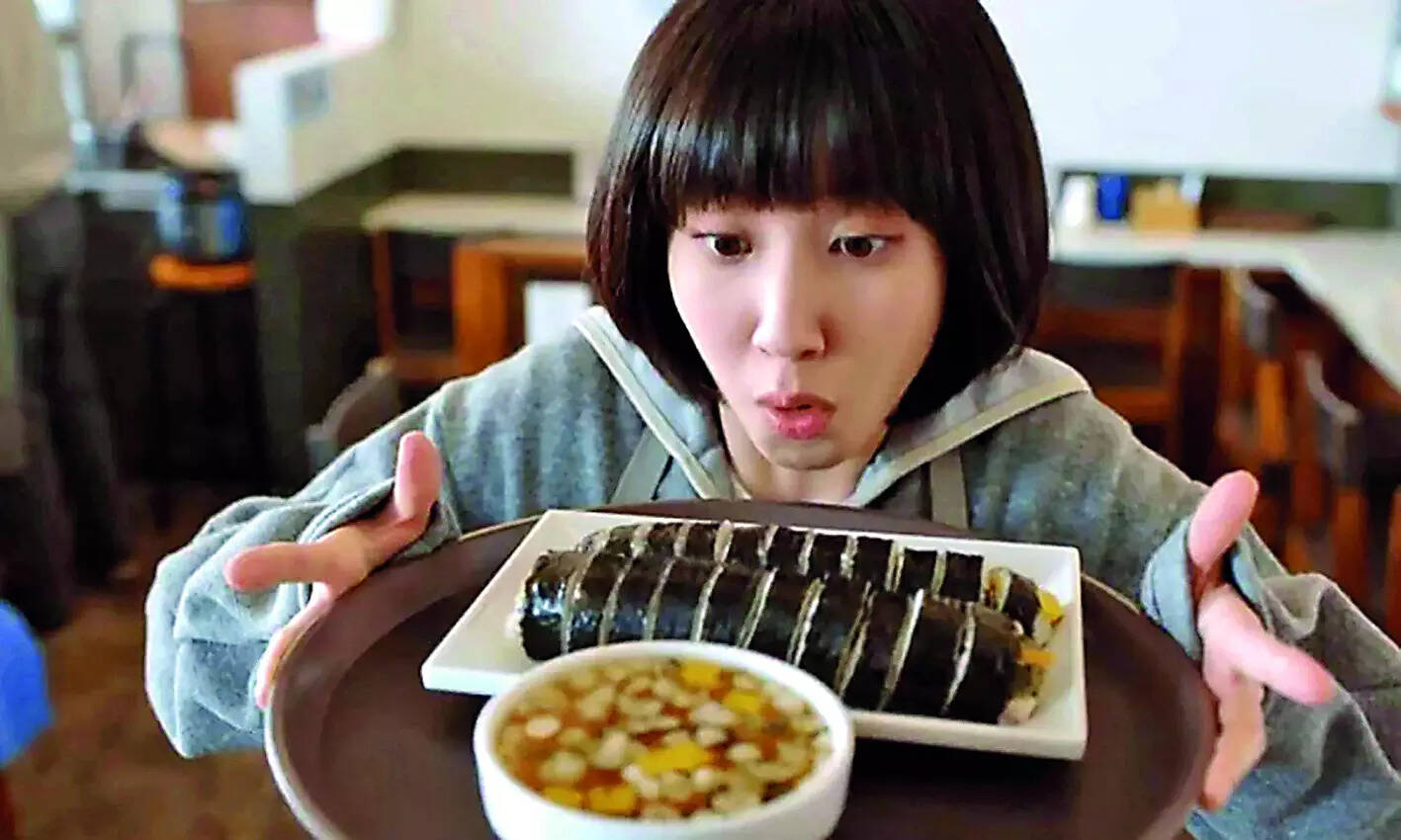 A still from Extraordinary Attorney Woo with gimbap P4_SS_Extraordinary Attorney Woo