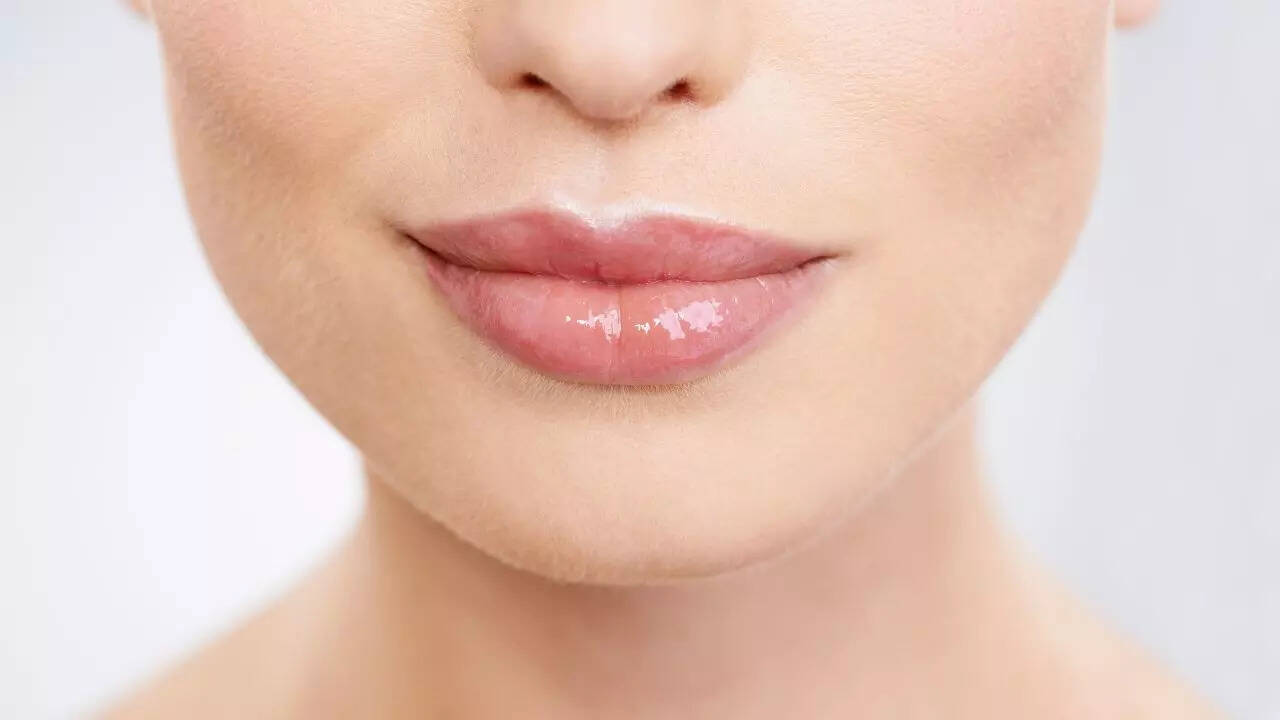 How to make lips pink naturally at home