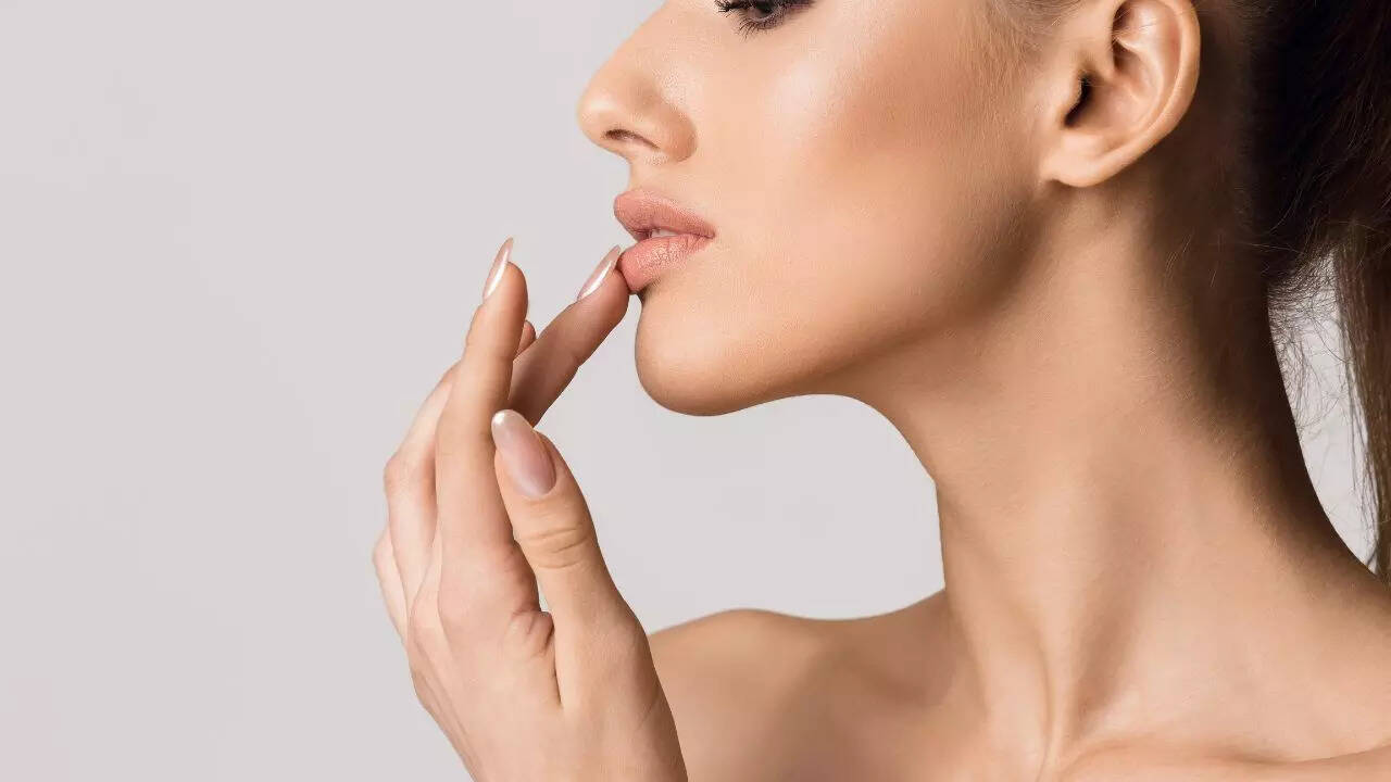 Use natural ingredients to lighten dark lips