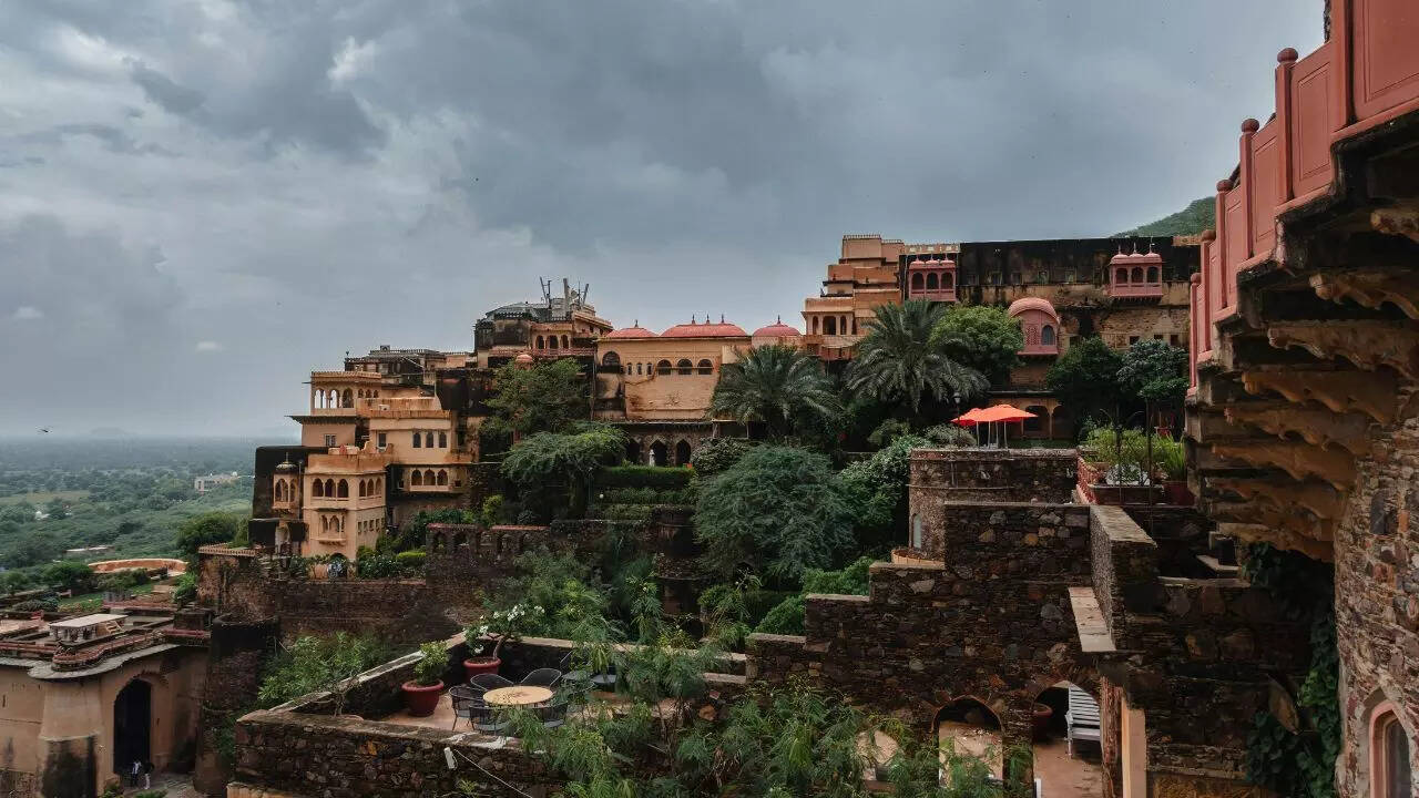 Neemrana fort