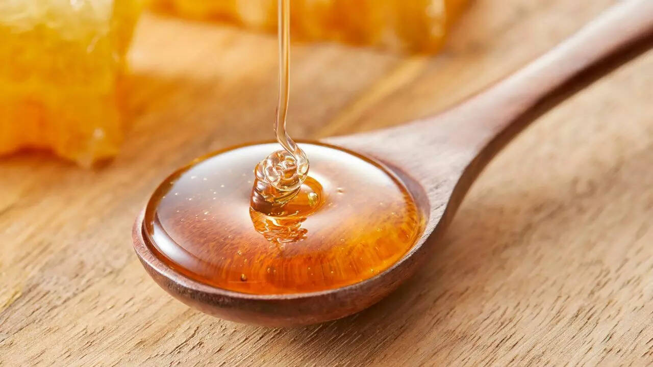 How honey helps in skin lightening