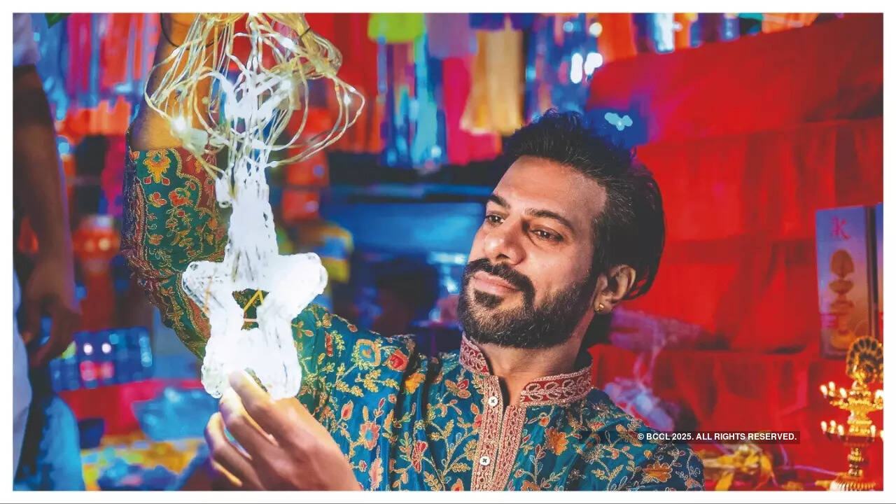 Karan Veer Mehra’s Diwali shopping (BCCL/Tejas Kudtarkar) Karan Veer Mehra’s Diwali shopping (BCCL/Tejas Kudtarkar)