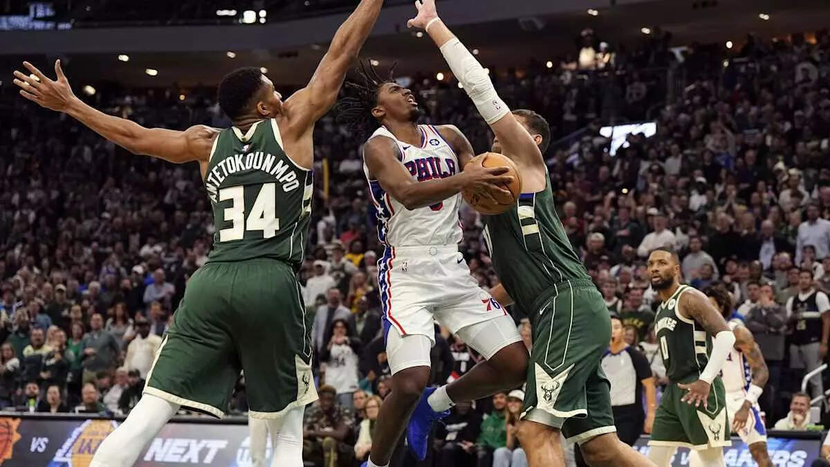 76ers vs Bucks (Image via Getty) 76ers vs Bucks