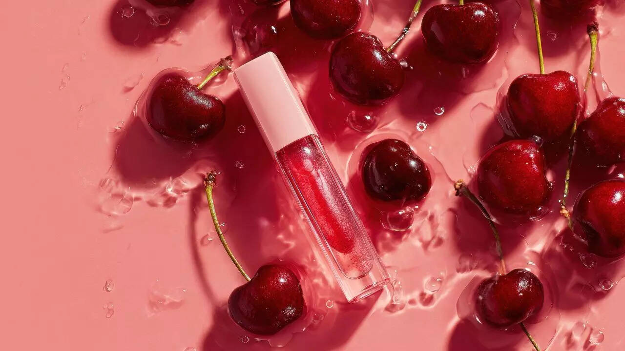 Credit: Canva Plumping gloss