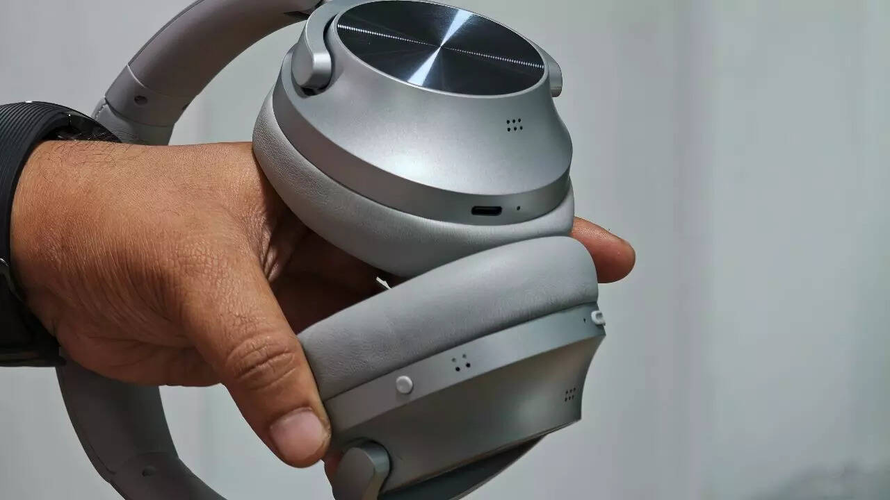 Noise Master Buds Max design and buttons