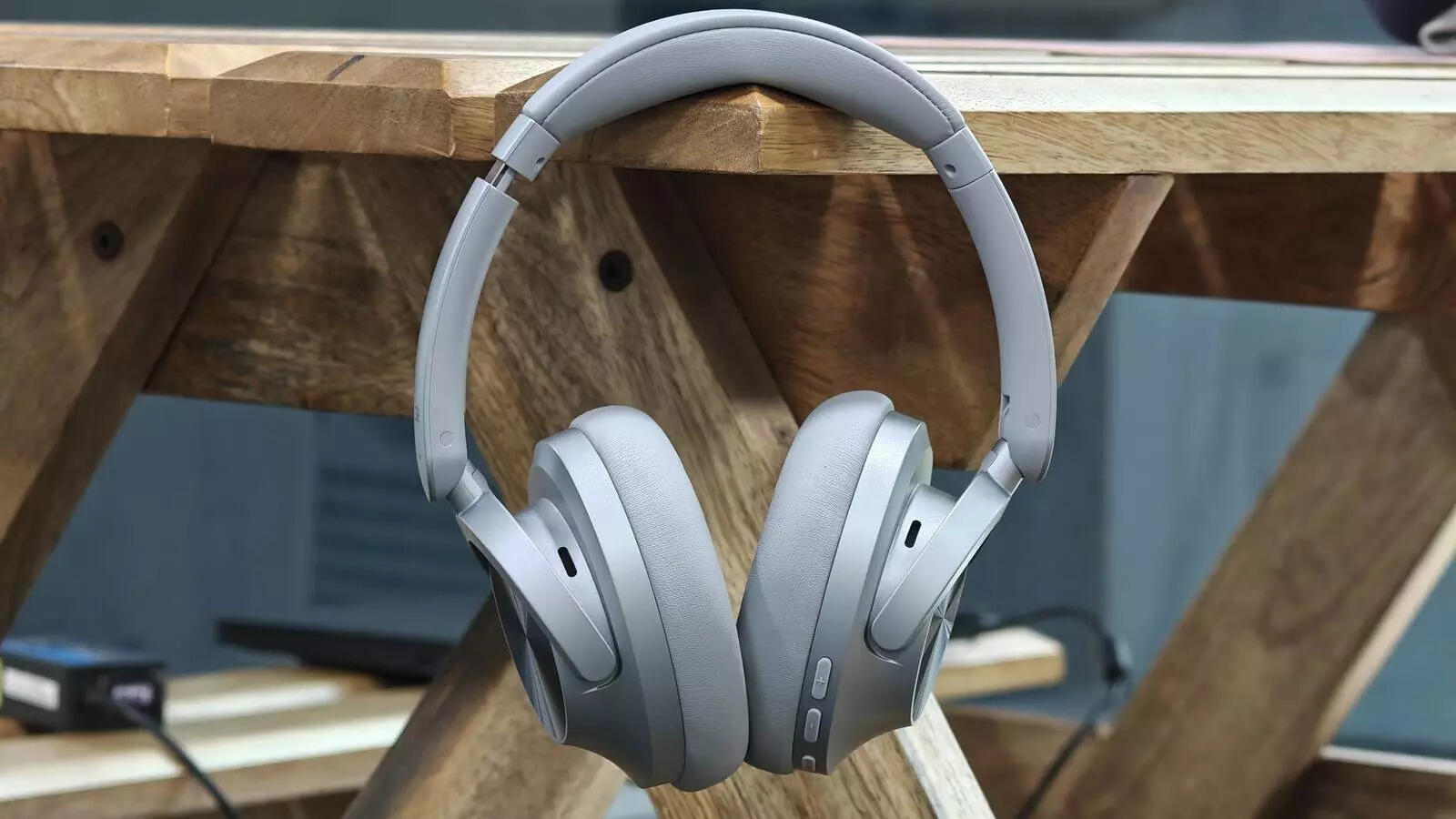 Headband feels comfortable