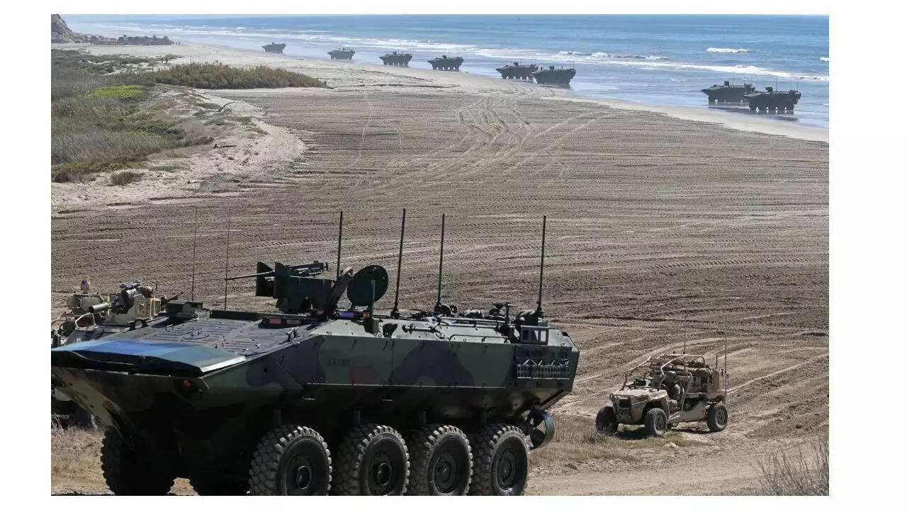 Por dentro do passado da Marinha de JD Vance: de um recruta no Iraque à flexibilização do poder militar na Califórnia