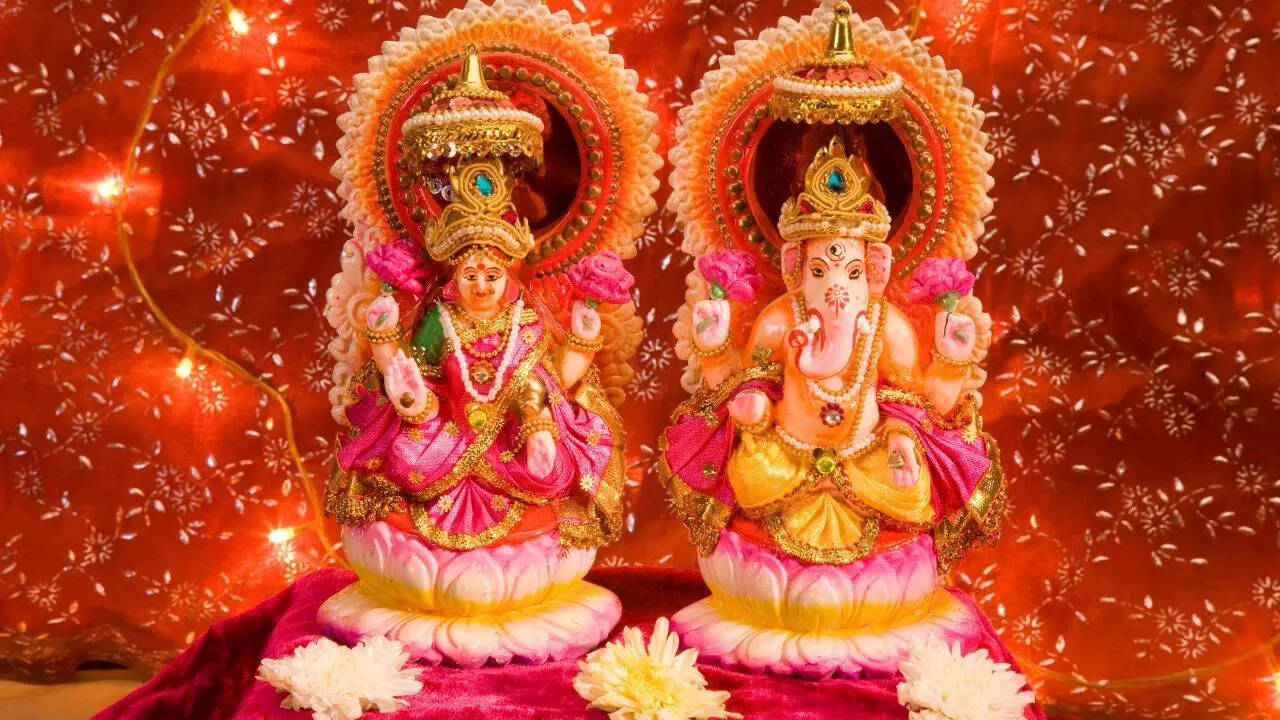 Diwali 2025 Puja Time and Shubh Muhurat: Know Lakshmi Puja Timings for Deepavali Today