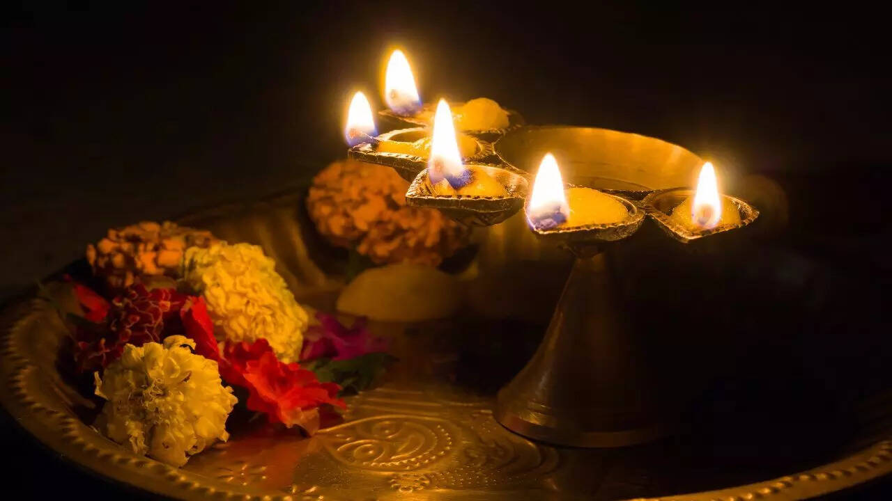 Diwali 2025 Puja Time and Shubh Muhurat: Know Lakshmi Puja Timings for Deepavali Today