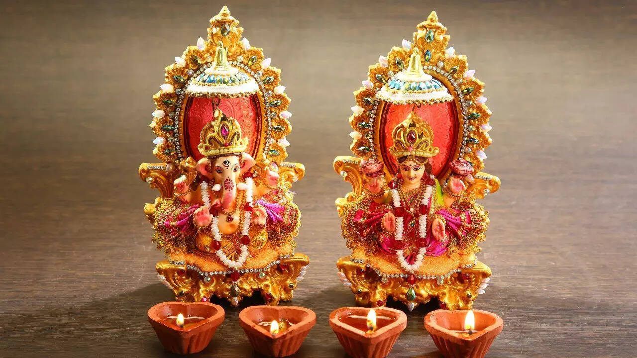 Diwali 2025 Puja Time and Shubh Muhurat: Know Lakshmi Puja Timings for Deepavali Today