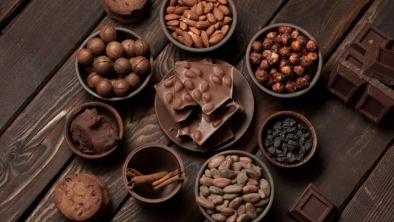 Dark chocolate and mixed nuts