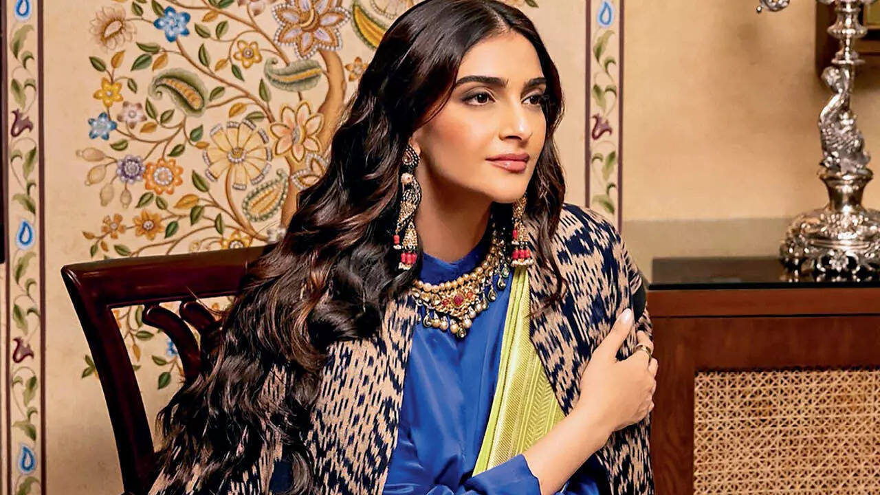 For those looking to add a pop of colour to their festive look, take cues from cousins Khushi and from Sonam Kapoor, who effortlessly pair coloured gemstone jewellery with jewel-toned ensembles – a combination that couldn’t be more perfect for Dhanteras For those looking to add a pop of colour to their festive look, take cues from cousins Khushi and from Sonam Kapoor, who effortlessly pair coloured gemstone jewellery with jewel-toned ensembles – a combination that couldn’t be more perfect for Dhanteras