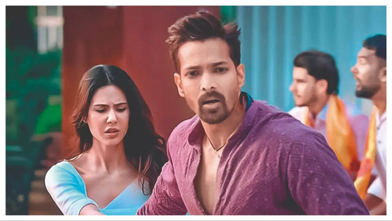 Harshvardhan with Sonam Bajwa in a still from Ek Deewane Ki Deewaniyat