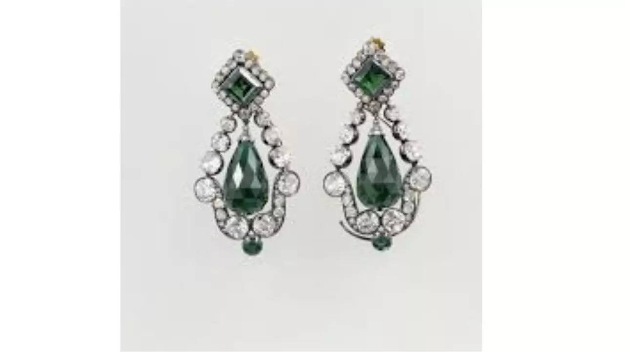 5. Pair of Emerald Earrings from the Marie-Louise Set