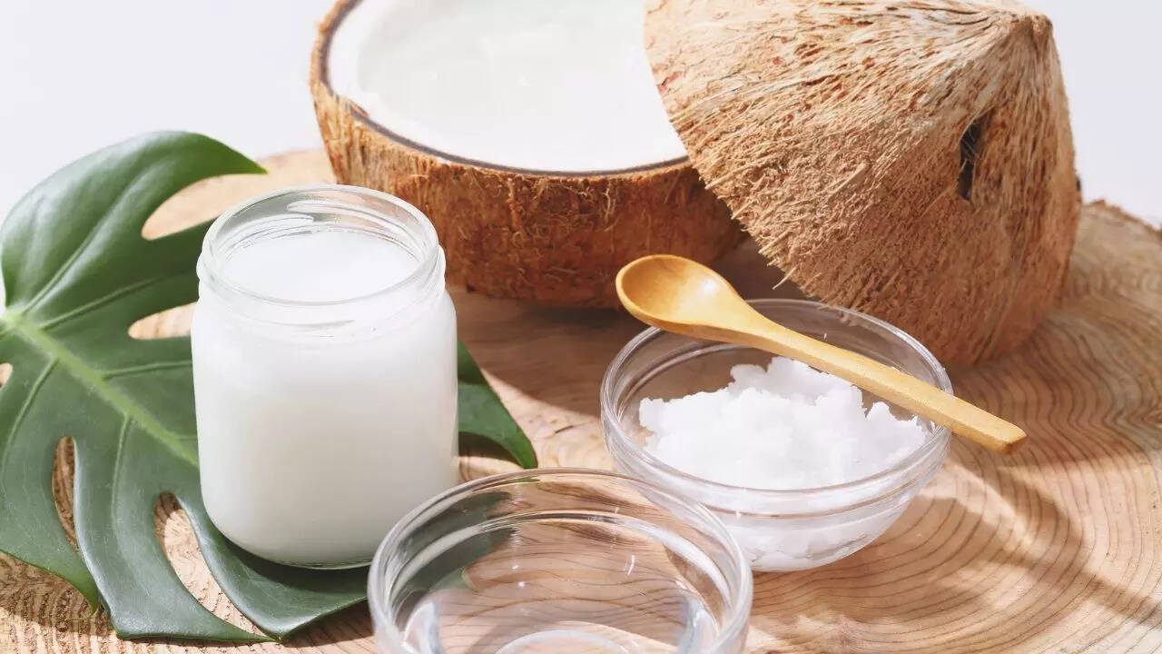 Coconut milk for reducing hyperpigmentation naturally