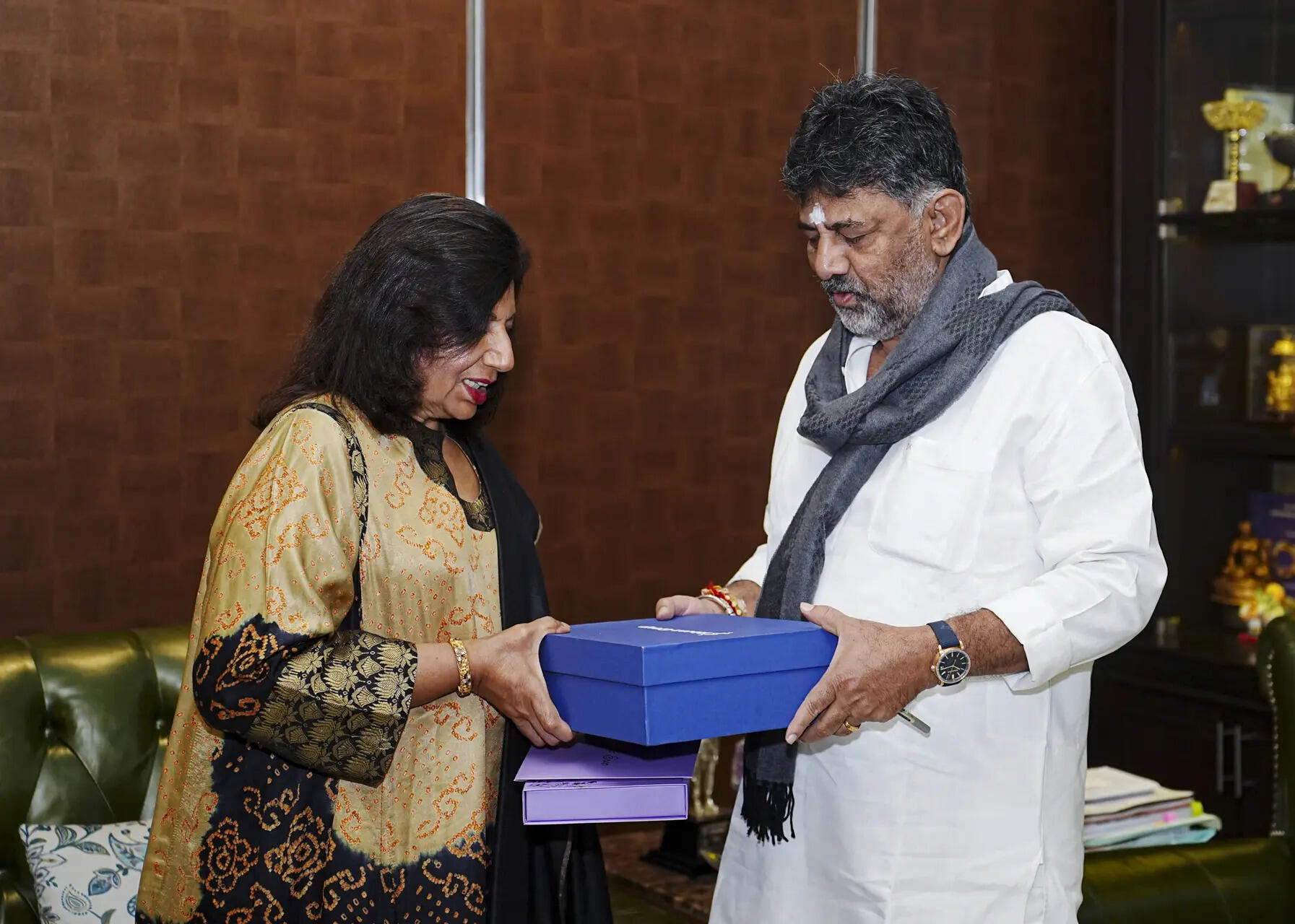 DK Shivakumar with Kiran Mazumdar-Shaw