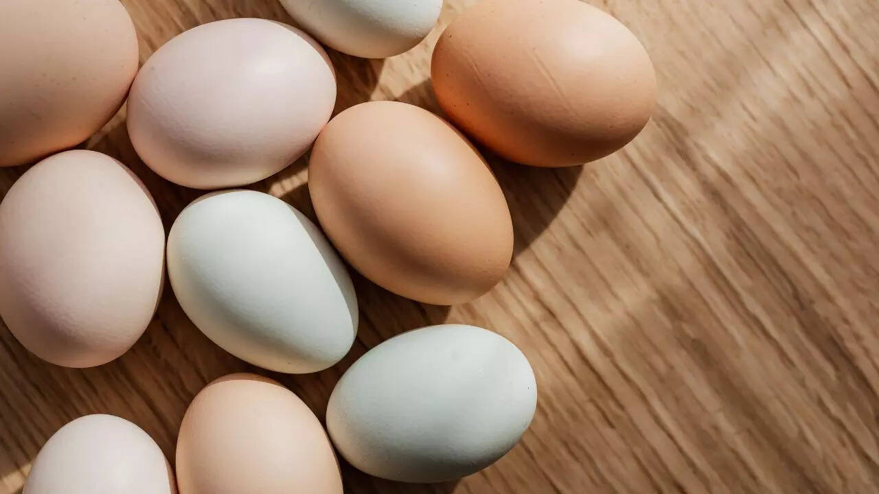 Can eggs remove dandruff naturally? The science behind egg masks for a flake-free scalp | Why eggs are better than chemical dandruff treatments