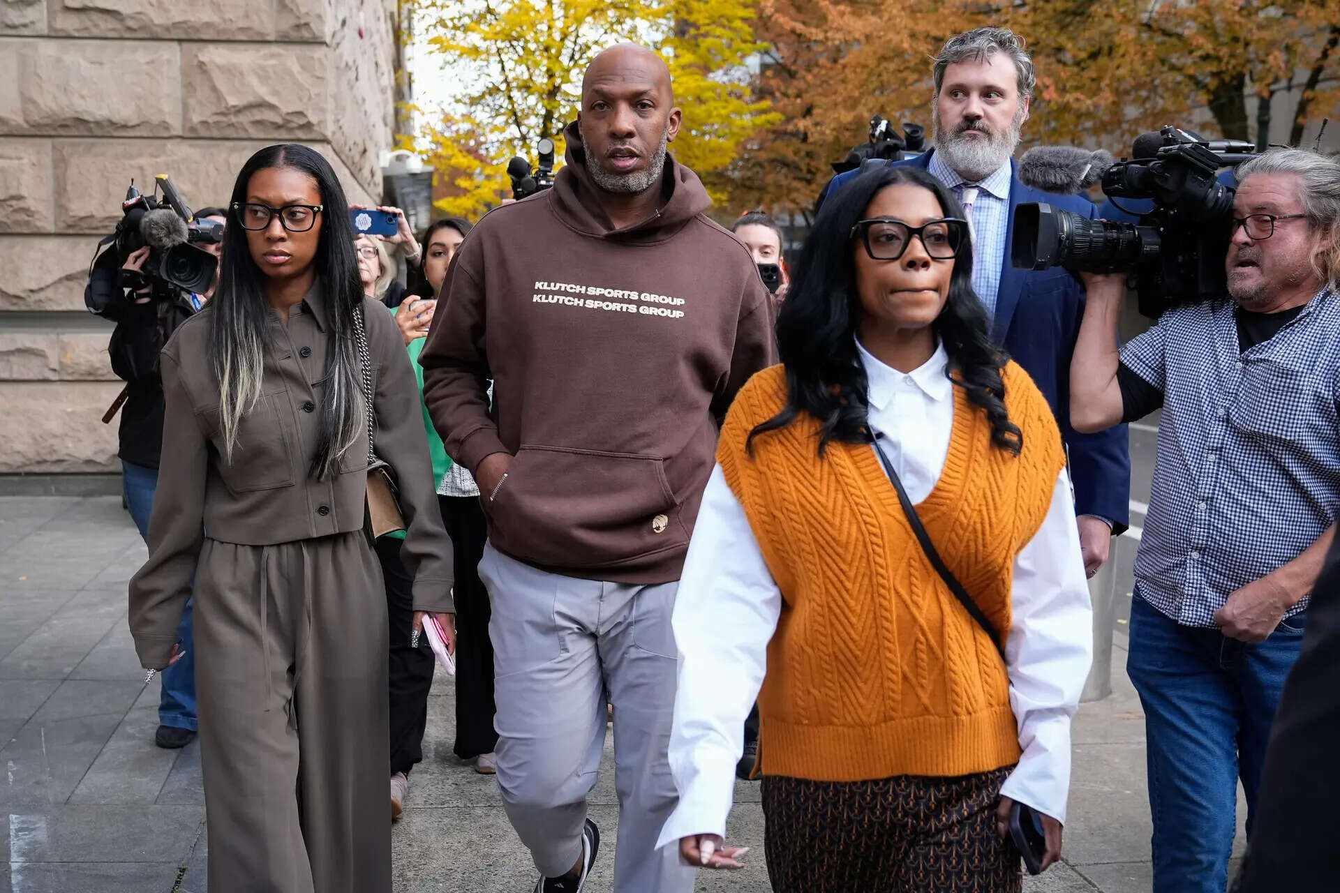 Portland Trail Blazers head coach Chauncey Billups walks to a vehicle after his federal court appearance on Thursday, Oct. 23, 2025, in Portland, Ore. (AP Photo/Jenny Kane) Sports Betting Arrests Basketball