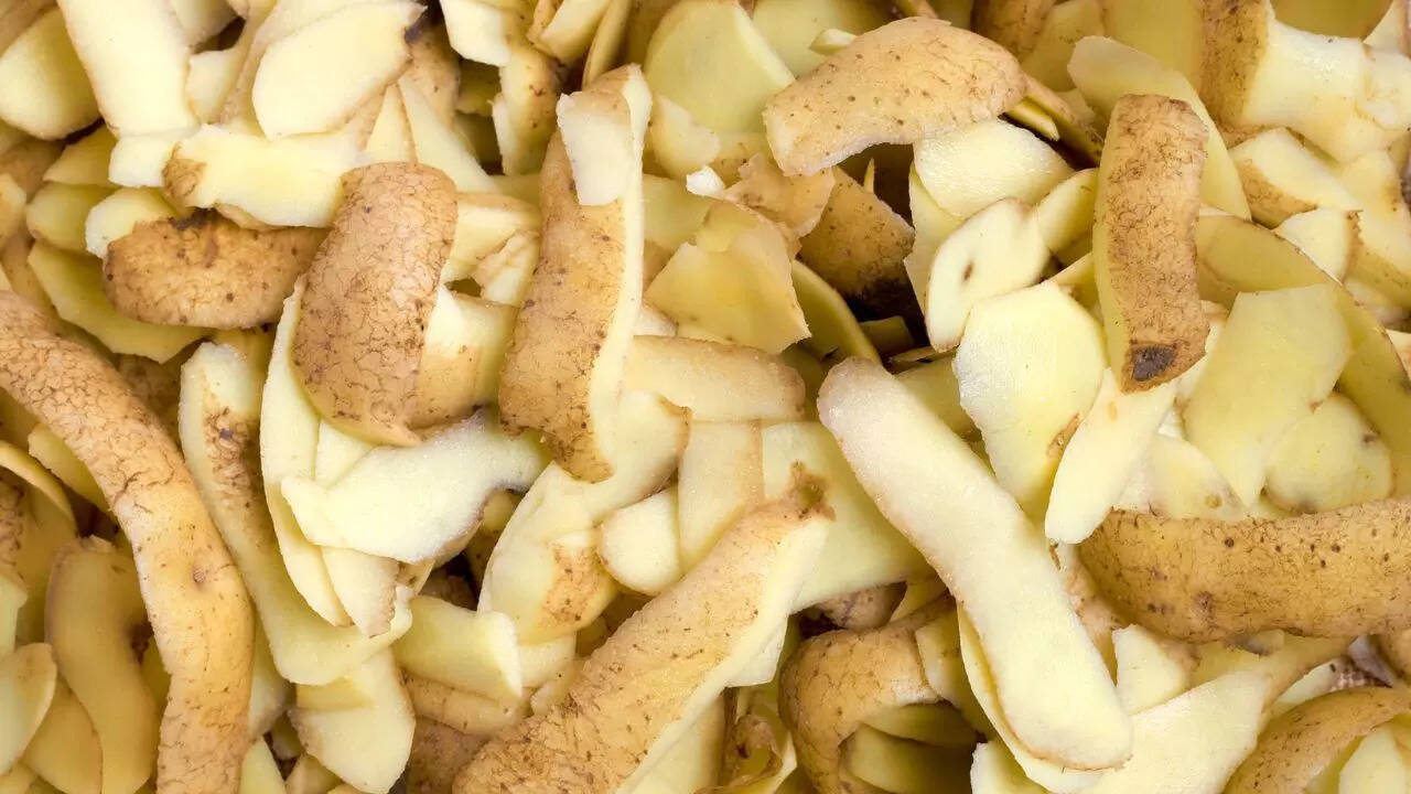 Why should you use potatoes for dark circles