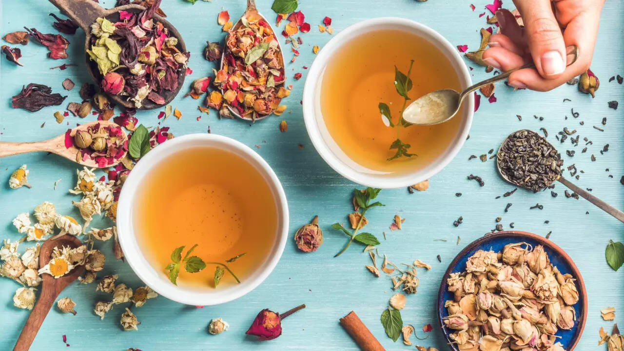 Herbal Teas For Bloating: 3 herbal teas approved by a Harvard-trained gastroenterologist to stop bloating | 4 Herbal teas