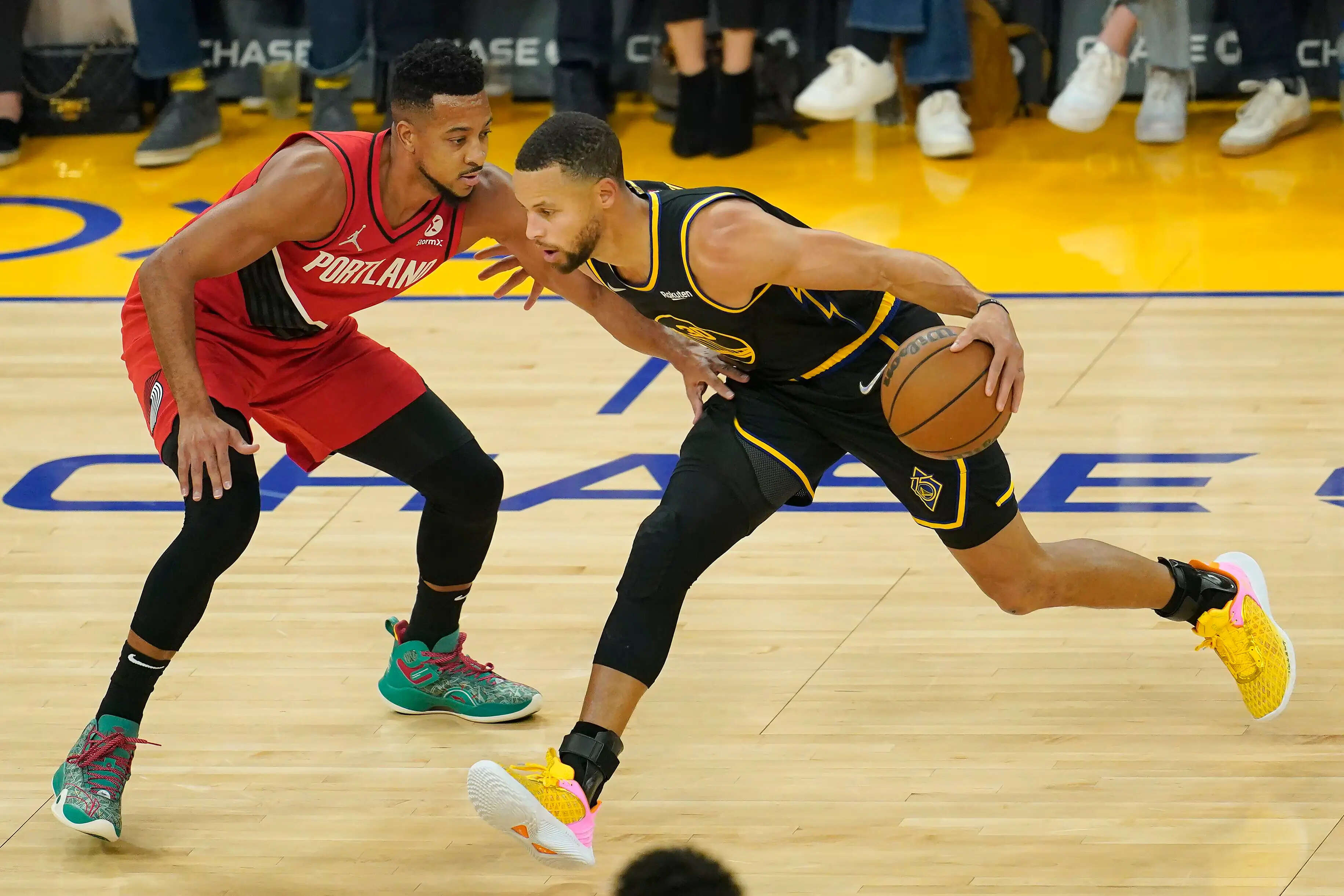 Stephen Curry vs Portland Trail (Image via Getty) Stephen Curry vs Portland Trail
