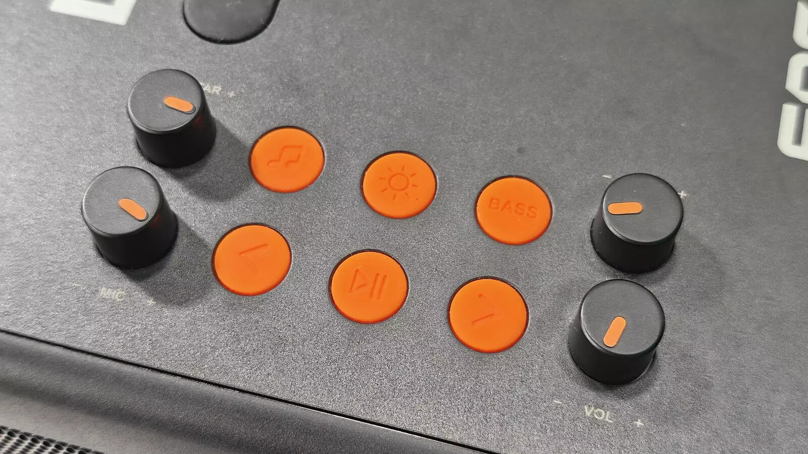 Luminous Edge Go 1500 portable power station buttons