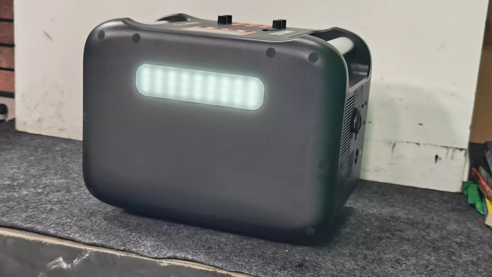 Can work as an emergency light